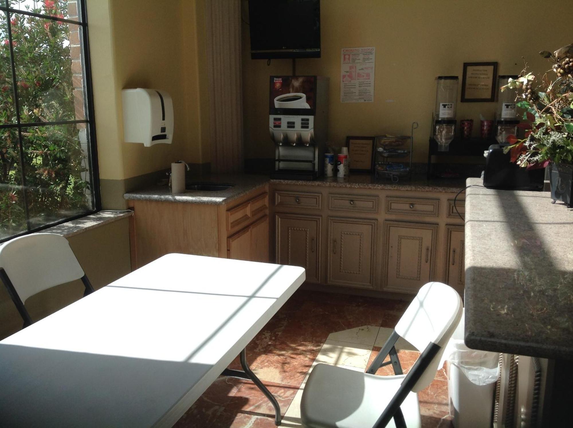 Executive Inn & Suites Shepherd 外观 照片