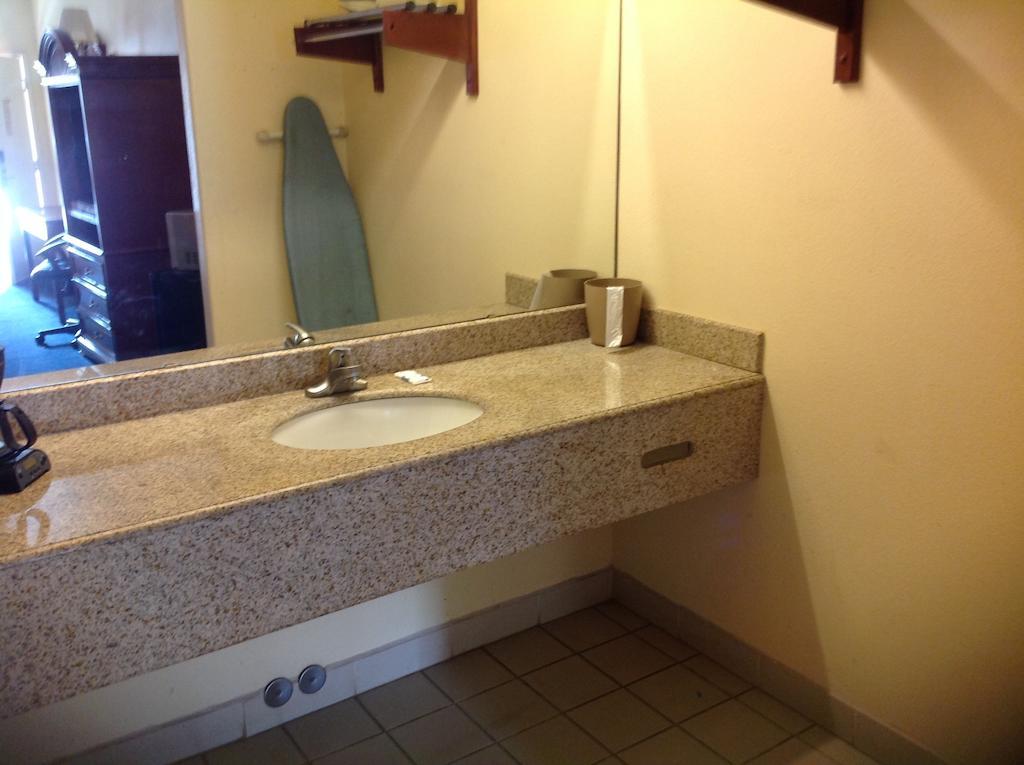 Executive Inn & Suites Shepherd 客房 照片