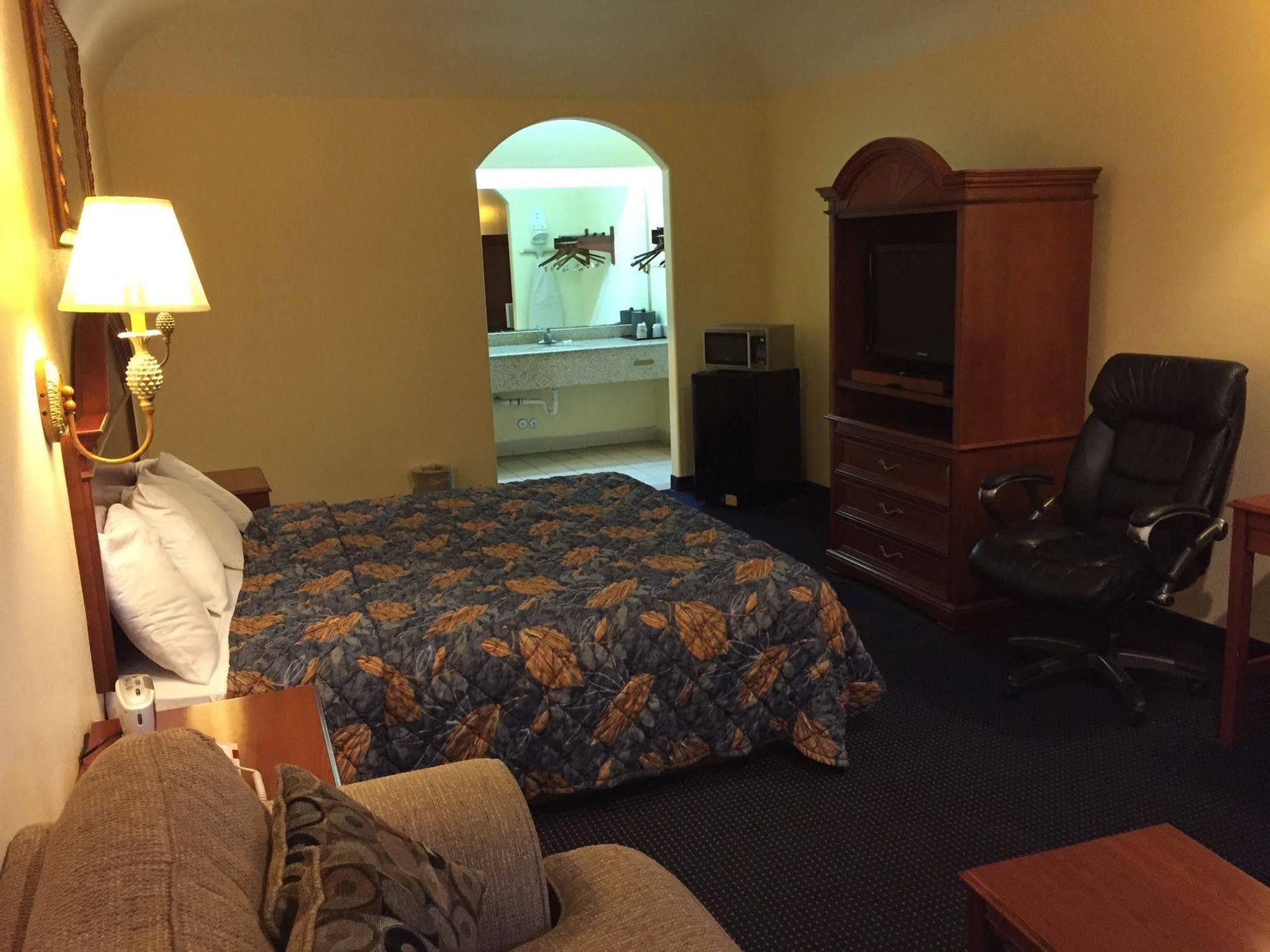 Executive Inn & Suites Shepherd 外观 照片