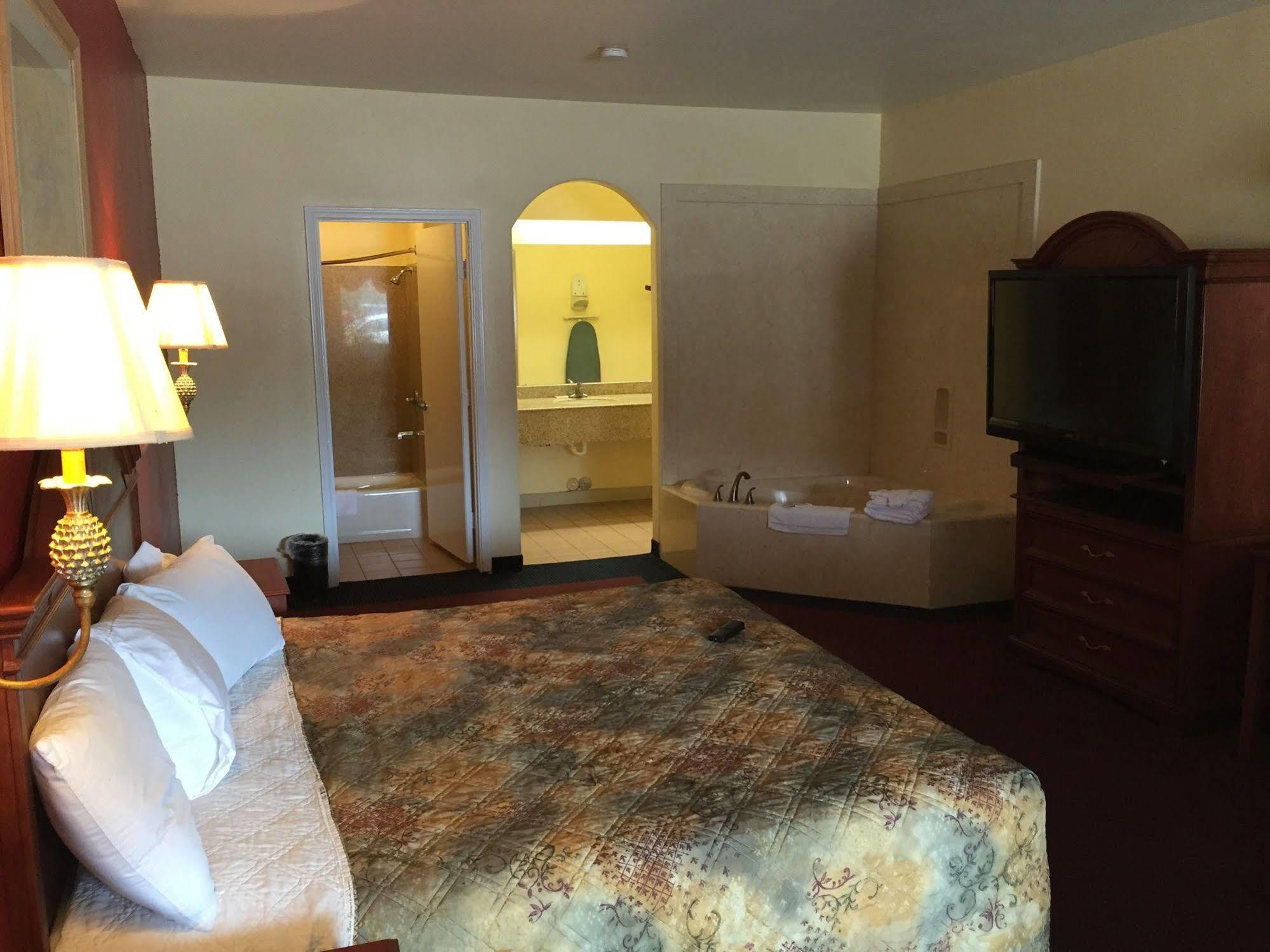 Executive Inn & Suites Shepherd 外观 照片