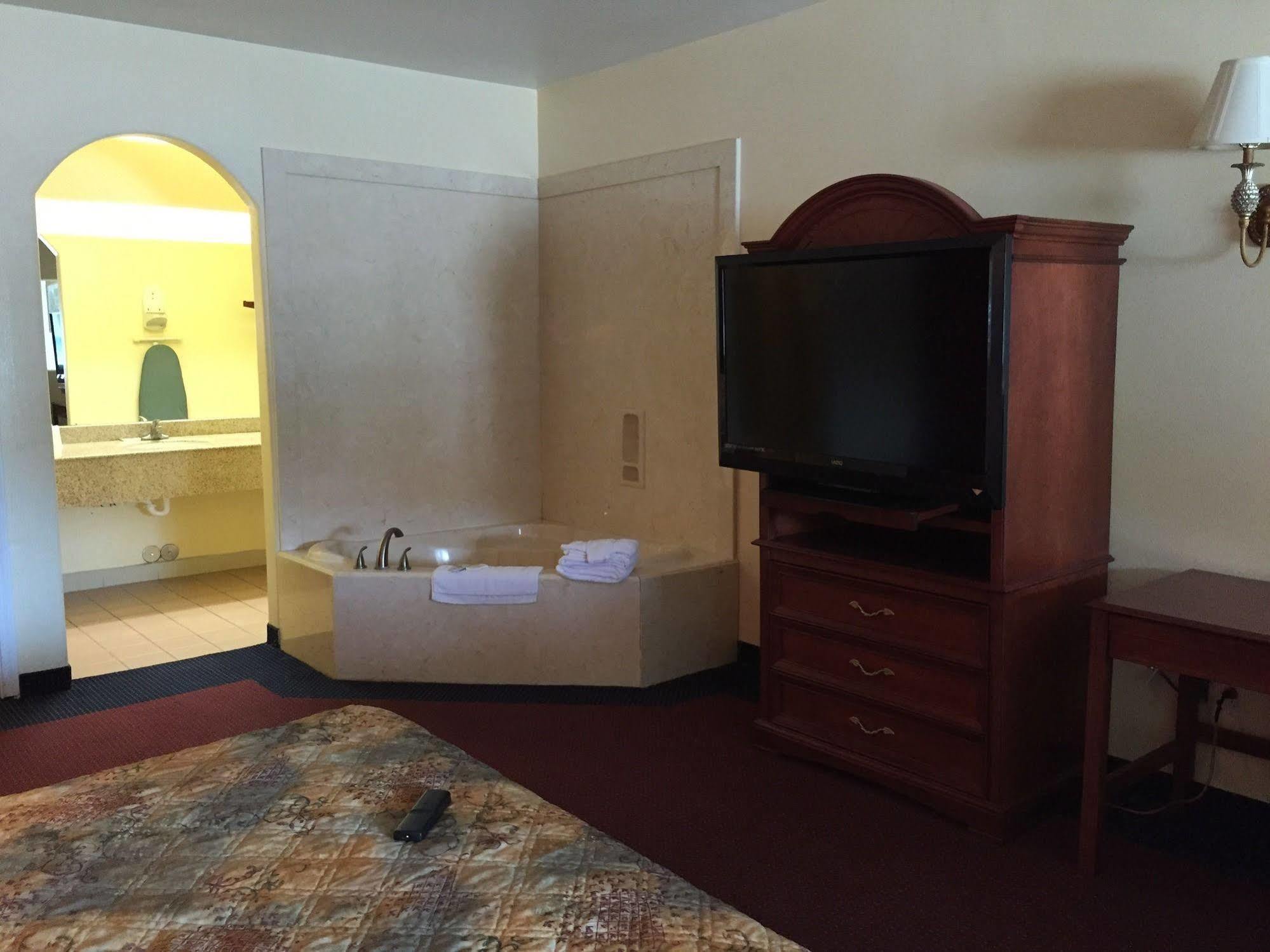 Executive Inn & Suites Shepherd 外观 照片