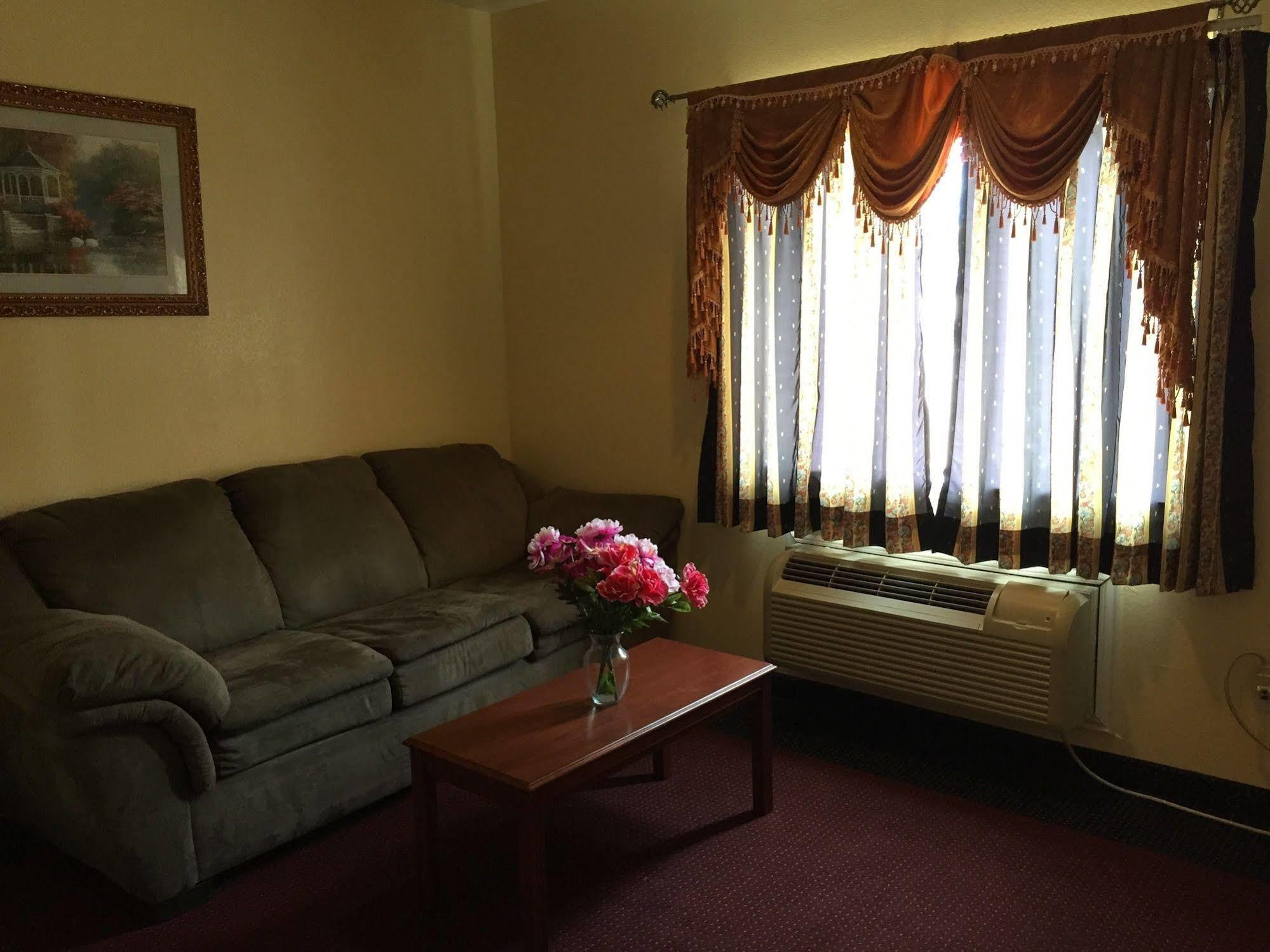 Executive Inn & Suites Shepherd 外观 照片